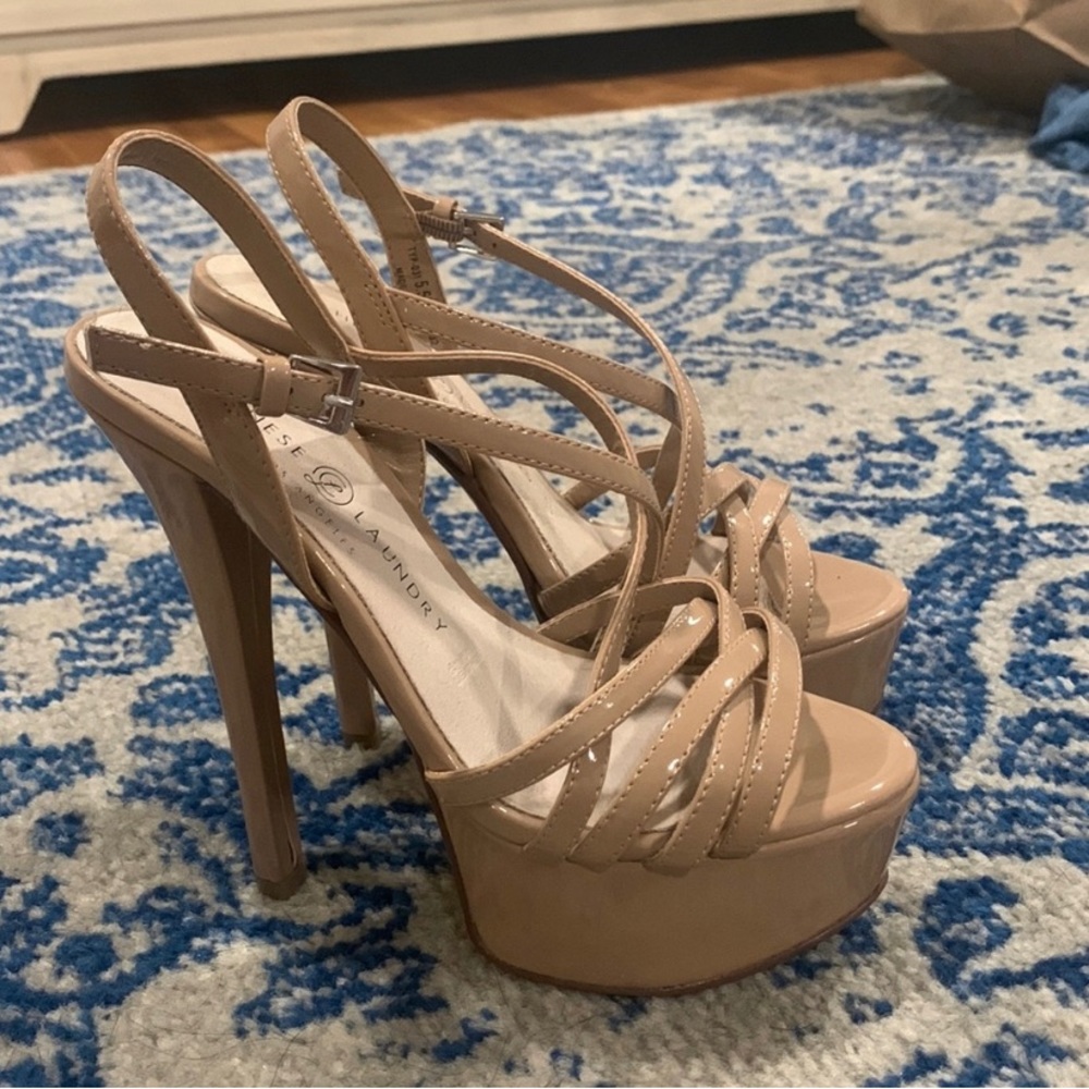 Chinese Laundry Platform Heel (size 5.5)
